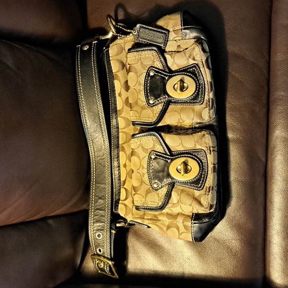 Coach Legacy Signature Shoulder Bag F12869 Beautiful🤍 - Picture 4 of 16